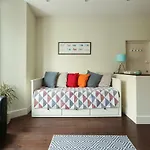 Modern Flat Near Big Ben